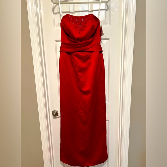 David's Bridal Dresses & Skirts - NWT- David's Bridal Red, strapless bridesmaid, prom gown size 6